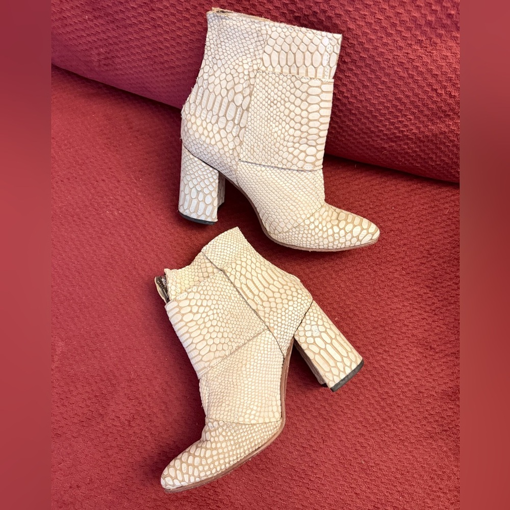 Freebird by Steven Joey Ankle Boots - Picture 4 of 9